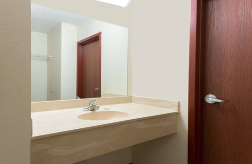 Homewood Hotel | Super 8 by Wyndham Beaver Falls