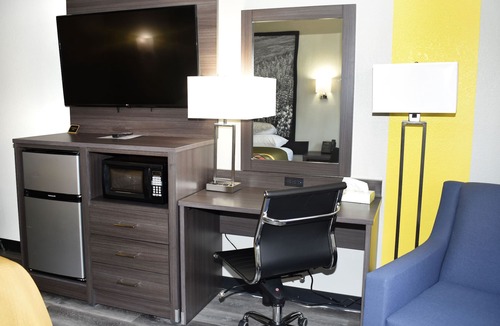 Lewistown Hotel | Super 8 by Wyndham Burnham/Lewistown