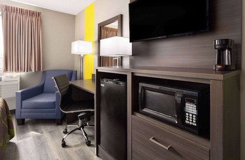 Lewistown Hotel | Super 8 by Wyndham Burnham/Lewistown