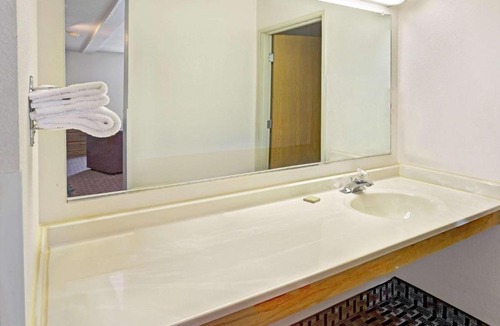 Canonsburg Hotel | Super 8 by Wyndham Canonsburg/Pittsburgh Area