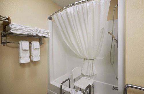 Columbia City Hotel | Super 8 by Wyndham Columbia City