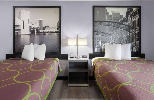 Akron Hotel | Super 8 by Wyndham Copley Akron