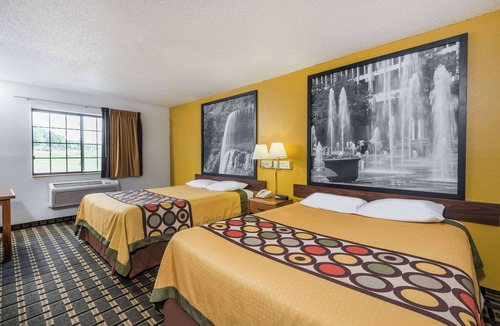 Coshocton Hotel | Super 8 by Wyndham Coshocton Roscoe Village