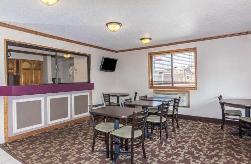 Spring Hill Hotel | Super 8 by Wyndham Dunbar/Charleston Area