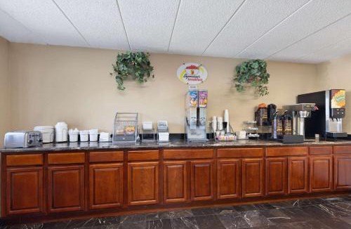 Fort Mitchell Hotel | Super 8 by Wyndham Fort Mitchell Cincinnati Area