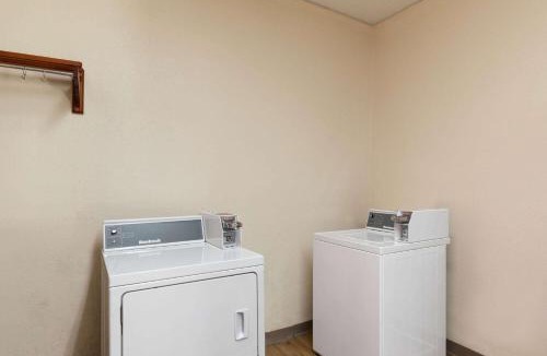 Fort Mitchell Hotel | Super 8 by Wyndham Fort Mitchell Cincinnati Area
