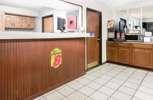 Kent Hotel | Super 8 by Wyndham Kent/Akron Area