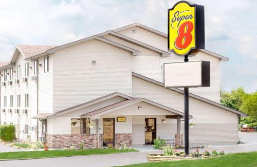 Kent Hotel | Super 8 by Wyndham Kent/Akron Area