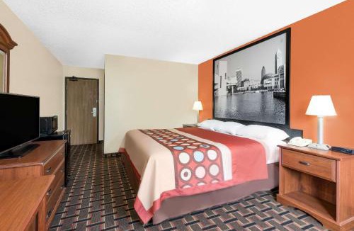 Kent Hotel | Super 8 by Wyndham Kent/Akron Area