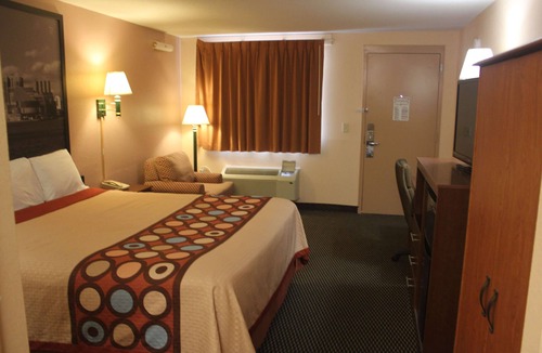 Laurel Hotel | Super 8 by Wyndham Laurel
