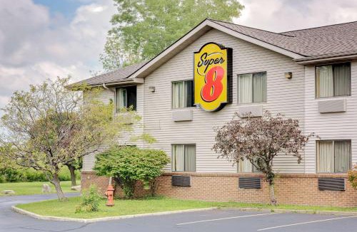 Mentor Hotel | Super 8 by Wyndham Mentor/Cleveland Area