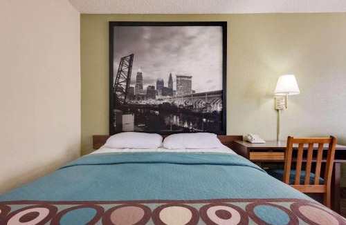 Mentor Hotel | Super 8 by Wyndham Mentor/Cleveland Area