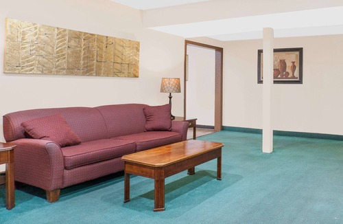 Scotchtown Hotel | Super 8 by Wyndham Middletown