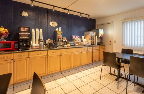 Wooster Hotel | Super 8 by Wyndham Wooster