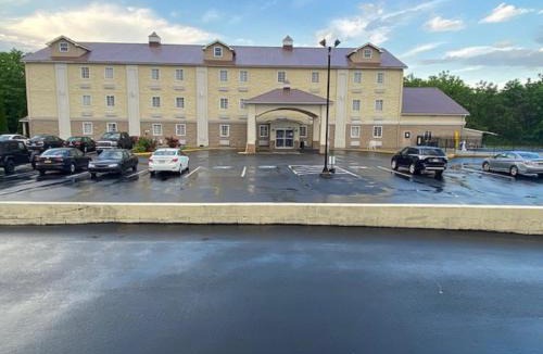 Lickdale Hotel | SureStay Plus by Best Western Jonestown Lebanon Valley