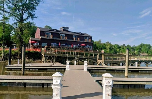Surry Hotel | Surry Seafood Company