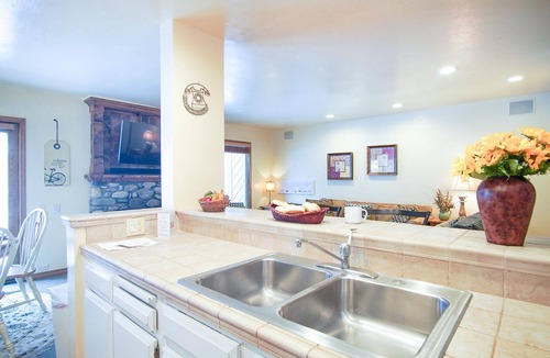 Ketchum Condo | SV101 - Walk to Lifts & Town - Hot Tub & Pool