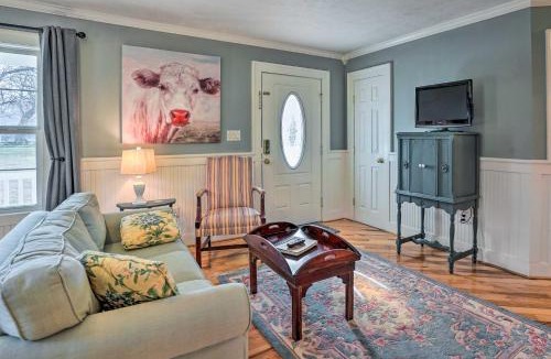 Loretto House | Sweet Vacation Cottage with Deck and Grill!