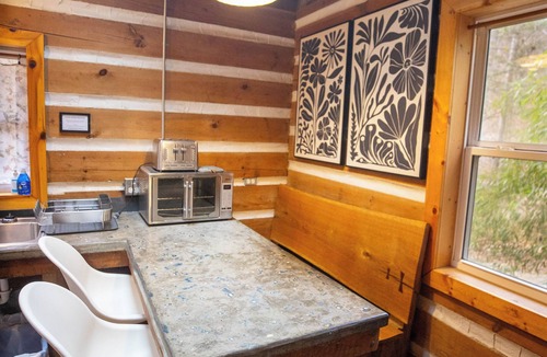 Stanton Cabin | Sycamore Rustic Log Cabin: Compact Cabin w/the Essentials For Your Vacation