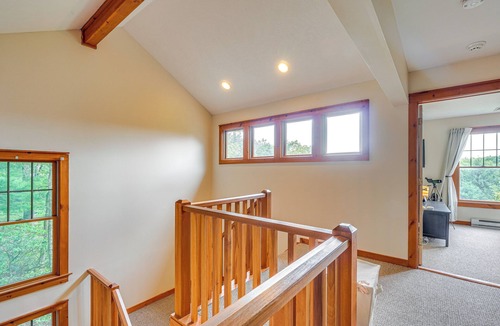 Tannersville Cottage | Tannersville Resort Home w/Deck & Gas Grill!