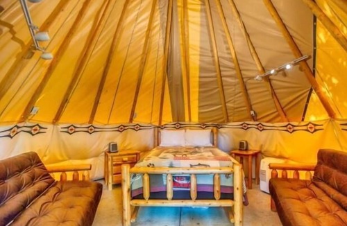 Manchester Cabin | Teepee - Experience something truly unique: A teepee with a door!