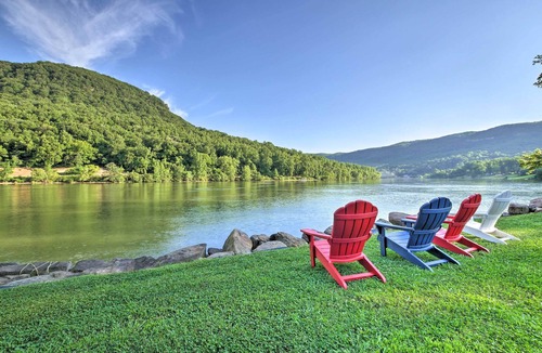 Chattanooga Cabin | Tenn River Cabin w/Hot Tub - 10 Mi to Chattanooga