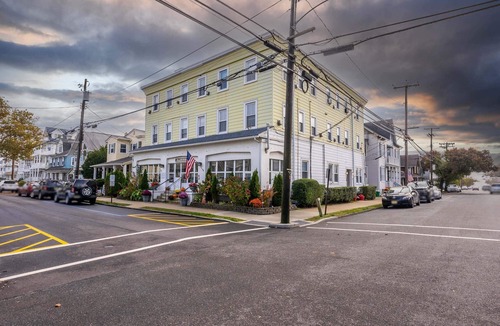 Ocean Grove Apartment | The Allenhurst, Apartment #10 - Studio & Bathroom Apartment