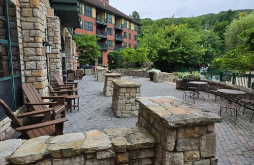 Vernon Apartment | The Appalachian Hotel at Mountain Creek Resort - Pool, Hot Tub & Sauna