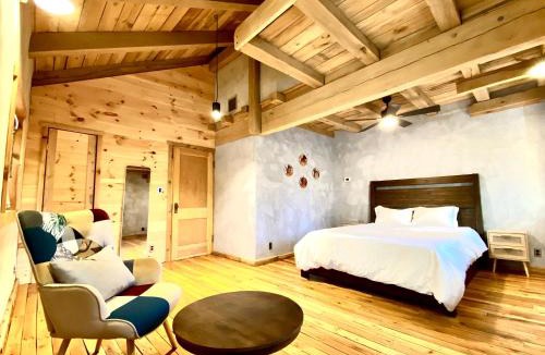 Summersville Hostel | The Arete Hostel and Suites