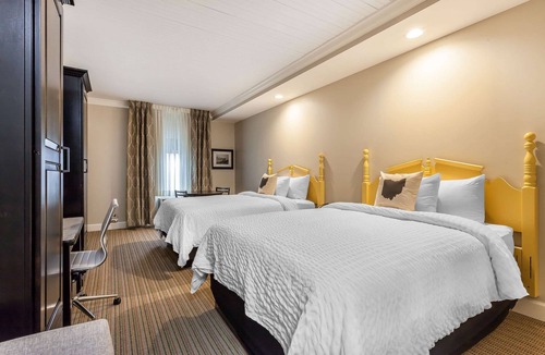 Aurora Hotel | The Aurora Inn