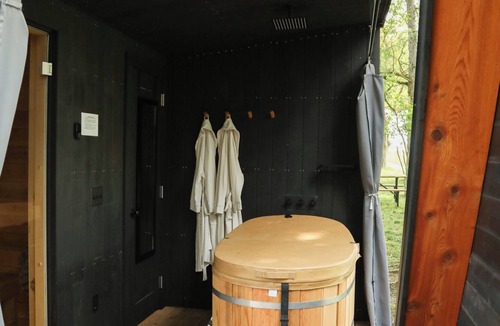 Mingoville Cottage | The Bellefonte Campground presents: The Cozy Cottage | 1 Bedroom with Sauna