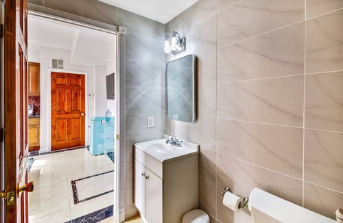 Chinatown Apartment | The better stay 1BD apartment in the heart of the City