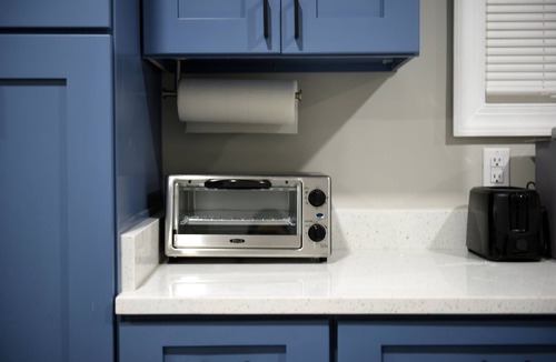 Mount Washington Apartment | The Blue Haven - Newly Renovated 3BR, 8 mins to Downtown & Pet-Friendly