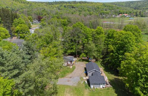 Windham Villa | The Cabins at Walnut Grove-minutes from Hunter and Windham