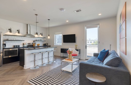 Historic Edgefield Apartment | The Carter 202 by Avantstay 1BR Balcony