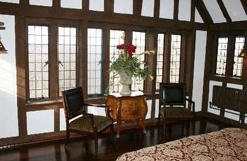 Ringwood Bed & Breakfast | The Castle at Skylands Manor
