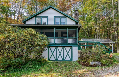 Laporte House | "The Chalet" at Lake Mokoma