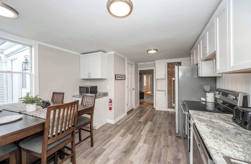 Latonia House | The Covington Cottage Modern 2 BDR Charmer