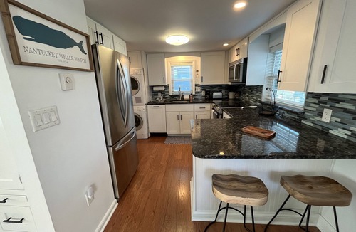 Gold Coast Cottage | The Cozy Seahorse Cottage, a few steps to the beach!