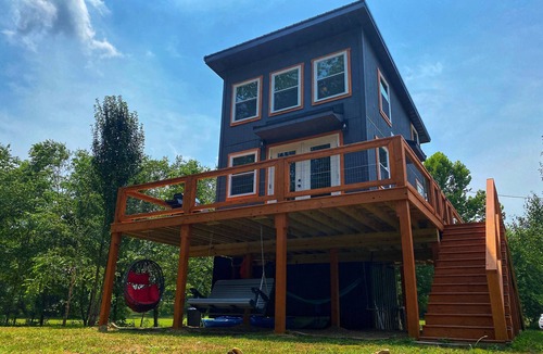 Vinton Cabin | The Creek House, a creekside tree top cabin