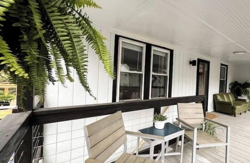 Berkeley Springs Apartment | The Downtown Flat at Creekside