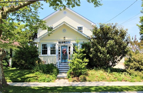 Village Green House | The Duck Pond Cottage presented by Homestead Real Estate!