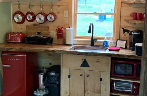 Town of Veteran Cottage | The Finger Lakes Antique Pump House - 10 minutes from Watkins Glen
