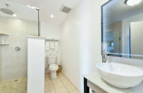 Freeport Hotel | The Freeport Inn and Marina
