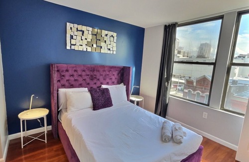 Chinatown Apartment | The Funky 2bd Apartment next to the convention center and reading terminal.