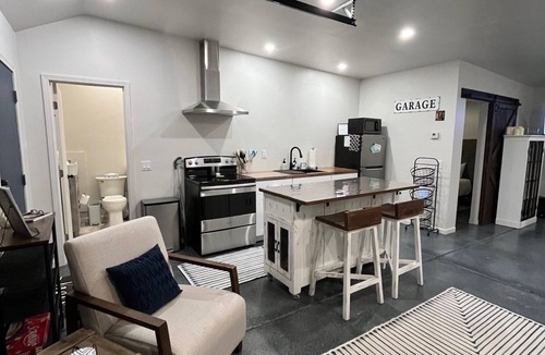 Apache Junction House | The Garage Apt. - a unique desert experience