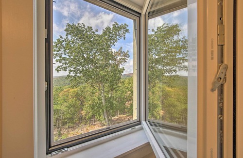 Garrison Cottage | 'the Glabin: Garrison Gem w/Deck & Fire Pit!