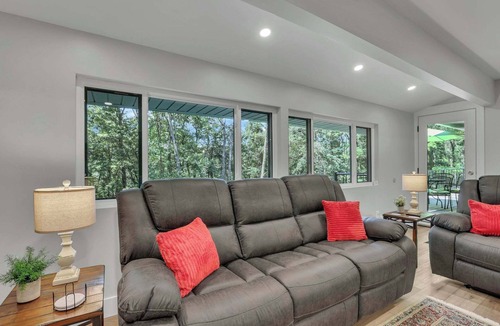 Newark House | The Golden Retreat | Dual Master Suites