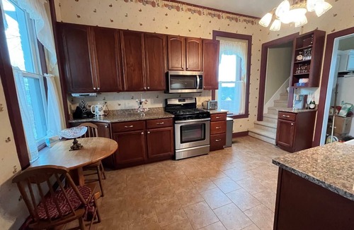 Mercer Apartment | The Green Room at The Big Brickhouse