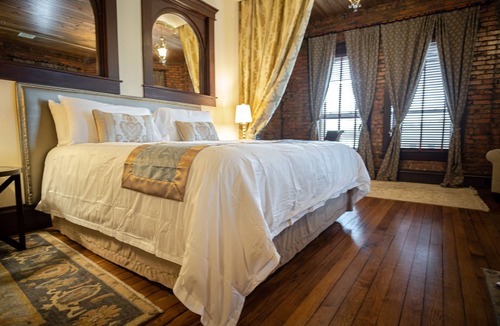 Marietta Hotel | The Hackett Hotel